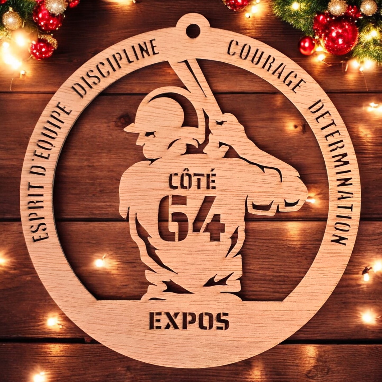 Ornement de joueur de baseball en bois personnalisé – version garçon